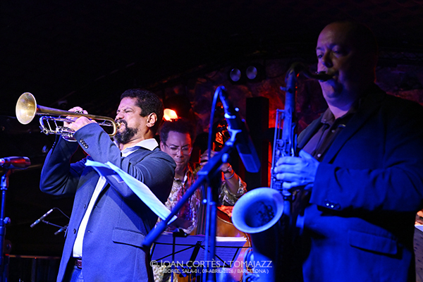 Amina Figarova Sextet (Jamboree, 2026-03-24 / Barcelona) Por Joan Cortès [INSTANTZZ AKA Galería fotográfica AKA Fotoblog de jazz, impro… y algo más] - Tomajazz - Amina Figarova Sextet actuó en Jamboree, Barceloa, el 24 de marzo de 2026. Joan Cortès lo retrata en INSTANTZZ. Amina Figarova Sextet son Amina Figarova, piano Bart Platteau, flautas Yasek Manzano, trompeta y fiscorno Bill Mchenry, saxo tenor Ferenc Nemeth, batería Martin Leiton 