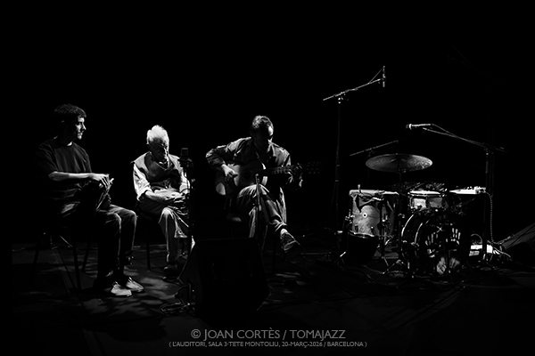 Arnau Obiols “Ocelltambor” (L’Auditori sla 3•Tete Montoliu, 2026-03-20 / Barcelona) Por Joan Cortès [INSTANTZZ AKA Galería fotográfica AKA Fotoblog de jazz, impro… y algo más] - Tomajazz - Arnau Obiols presentó “Ocelltambor” en L’Auditori de Barcelona, el 20 de marzo de 2026. Joan Cortès lo retrata en INSTANTZZ. Arnau Obiols actuó acompañado de Pep "Pepino" Pascual, Alba Careta, Artur Blasco, Santi Careta 