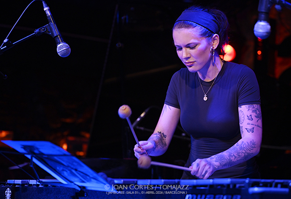 Sasha Berliner Group (Jamboree, 2026-04-01 / Barcelona) Por Joan Cortès [INSTANTZZ AKA Galería fotográfica AKA Fotoblog de jazz, impro… y algo más] - Tomajazz - Sasha Berliner Group actuó en Jamboree, el 1 de abril de 2026. Joan Cortès lo retrata en INSTANTZZ. Sasha Berliner Group son Sasha Berliner, Rasmus Sørensen, Freddie Jensen, Jamie Peet 