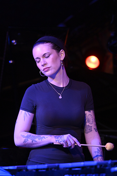 Sasha Berliner Group (Jamboree, 2026-04-01 / Barcelona) Por Joan Cortès [INSTANTZZ AKA Galería fotográfica AKA Fotoblog de jazz, impro… y algo más] - Tomajazz - Sasha Berliner Group actuó en Jamboree, el 1 de abril de 2026. Joan Cortès lo retrata en INSTANTZZ. Sasha Berliner Group son Sasha Berliner, Rasmus Sørensen, Freddie Jensen, Jamie Peet 
