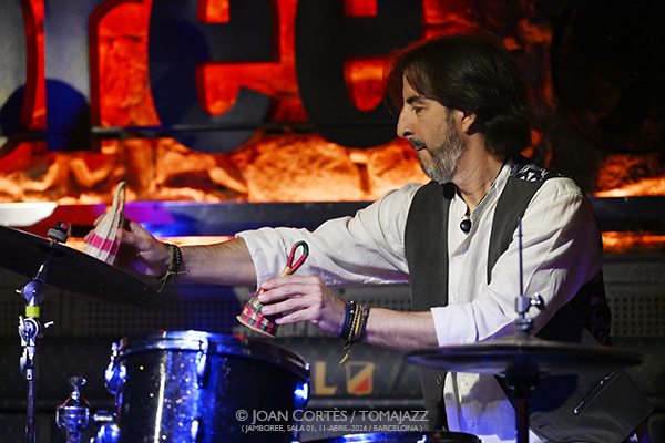 AMiGo Trio (Jamboree, Barcelona. 2026-04-11) Por Joan Cortès [INSTANTZZ AKA Galería fotográfica AKA Fotoblog de jazz, impro… y algo más] - Tomajazz - AMiGo Trio actuó en Jamboree, Barcelona, el 11 de abril de 2026. Joan Cortès lo retrata en INSTANTZZ. AMiGo Trio son Gonzalo del Val, Abe Rábade, Masa Kamaguchi
