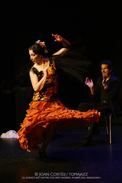 Claudia la Debla (El Dorado sfb / Centre Cívic Parc Sandaru, 2026-04-30 / Barcelona) Por Joan Cortès [Flamencuras AKA INSTANTZZ AKA Galería fotográfica AKA Fotoblog de jazz, impro… y algo más] - Tomajazz - Claudia la Debla actuó en El Dorado sfb de Barcelona, el 30 de abril de 2026. Joan Cortès lo retrata en las Flamencuras de INSTANTZZ. Actuaron Claudia la Debla, David Caro, Manuel de Gines 