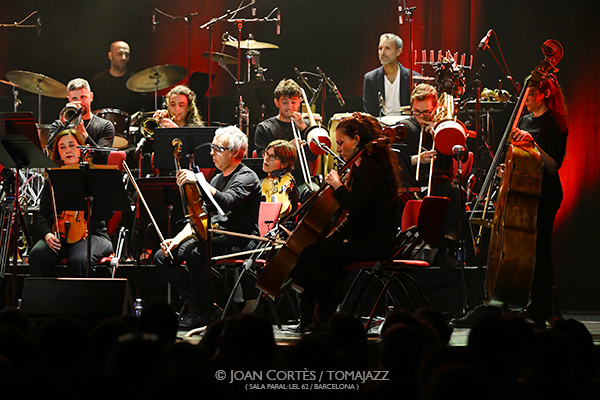 Orquestra Sònica “Organismes vius i sonors” (Paral•lel 62, 2026-04-09 / Barcelona) Por Joan Cortès [INSTANTZZ AKA Galería fotográfica AKA Fotoblog de jazz, impro… y algo más] - Tomajazz - Orquestra Sònica “Organismes vius i sonors” actuó en Parale•lel 62 de Barcelona, el 9 de abril de 2026. Joan Cortès lo retrata en INSTANTZZ