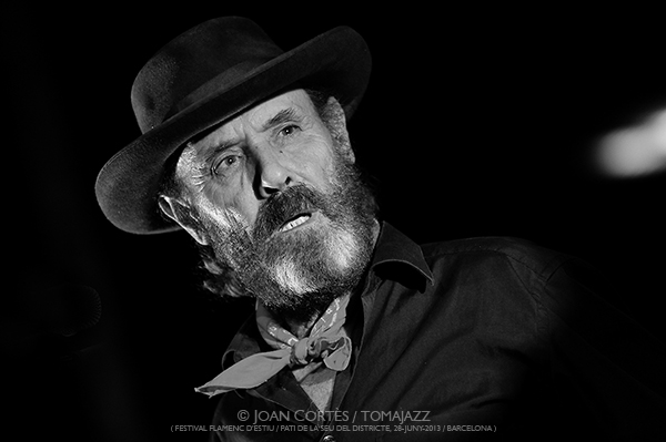 El Cabrero (1944-2026) In Memoriam - Tomajazz - El 13 de mayo de 2026 falleció el cantaor flamenco El Cabrero. Desde Tomajazz le dedicamos con una cita doble y una imagen que lo muestra en acción