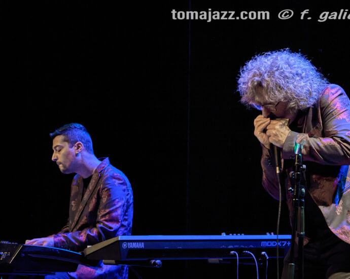 Antonio Serrano & Kaele Jiménez “Jazz caló” (Centro Cultural Manuel Benito Moliner. 2026-05-07) Por Fabio Galicia [Flamencuras AKA INSTANTZZ AKA Galería fotográfica AKA Fotoblog de jazz, impro… y algo más] - Tomajazz - Antonio Serrano & Kaele Jiménez “Jazz caló” actuaron en el Centro Cultural Manuel Benito Moliner de Huesca, el 7 de mayo de 2026. Fabio Galicia lo retrata en las Flamencuras de INSTANTZZ
