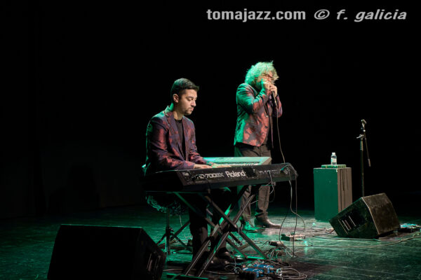 Antonio Serrano & Kaele Jiménez “Jazz caló” (Centro Cultural Manuel Benito Moliner. 2026-05-07) Por Fabio Galicia [Flamencuras AKA INSTANTZZ AKA Galería fotográfica AKA Fotoblog de jazz, impro… y algo más] - Tomajazz - Antonio Serrano & Kaele Jiménez “Jazz caló” actuaron en el Centro Cultural Manuel Benito Moliner de Huesca, el 7 de mayo de 2026. Fabio Galicia lo retrata en las Flamencuras de INSTANTZZ