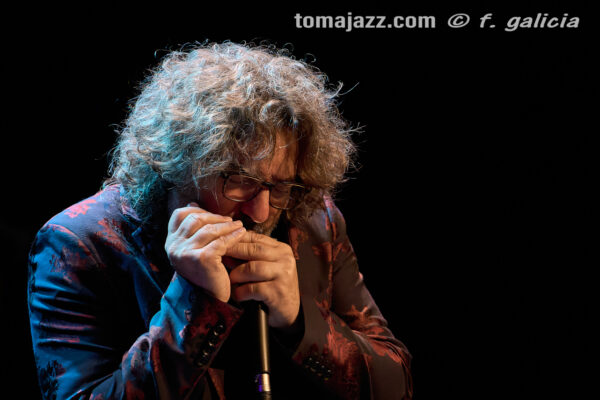 Antonio Serrano & Kaele Jiménez “Jazz caló” (Centro Cultural Manuel Benito Moliner. 2026-05-07) Por Fabio Galicia [Flamencuras AKA INSTANTZZ AKA Galería fotográfica AKA Fotoblog de jazz, impro… y algo más] - Tomajazz - Antonio Serrano & Kaele Jiménez “Jazz caló” actuaron en el Centro Cultural Manuel Benito Moliner de Huesca, el 7 de mayo de 2026. Fabio Galicia lo retrata en las Flamencuras de INSTANTZZ