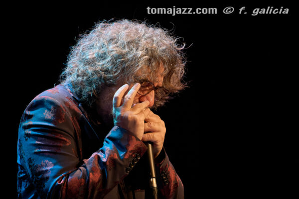 Antonio Serrano & Kaele Jiménez “Jazz caló” (Centro Cultural Manuel Benito Moliner. 2026-05-07) Por Fabio Galicia [Flamencuras AKA INSTANTZZ AKA Galería fotográfica AKA Fotoblog de jazz, impro… y algo más] - Tomajazz - Antonio Serrano & Kaele Jiménez “Jazz caló” actuaron en el Centro Cultural Manuel Benito Moliner de Huesca, el 7 de mayo de 2026. Fabio Galicia lo retrata en las Flamencuras de INSTANTZZ