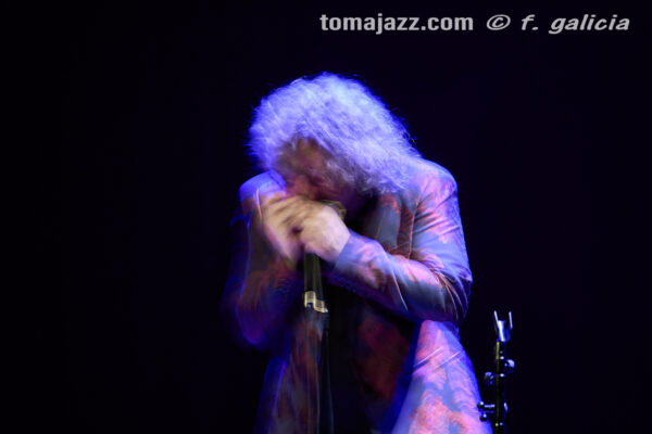 Antonio Serrano & Kaele Jiménez “Jazz caló” (Centro Cultural Manuel Benito Moliner. 2026-05-07) Por Fabio Galicia [Flamencuras AKA INSTANTZZ AKA Galería fotográfica AKA Fotoblog de jazz, impro… y algo más] - Tomajazz - Antonio Serrano & Kaele Jiménez “Jazz caló” actuaron en el Centro Cultural Manuel Benito Moliner de Huesca, el 7 de mayo de 2026. Fabio Galicia lo retrata en las Flamencuras de INSTANTZZ