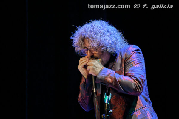Antonio Serrano & Kaele Jiménez “Jazz caló” (Centro Cultural Manuel Benito Moliner. 2026-05-07) Por Fabio Galicia [Flamencuras AKA INSTANTZZ AKA Galería fotográfica AKA Fotoblog de jazz, impro… y algo más] - Tomajazz - Antonio Serrano & Kaele Jiménez “Jazz caló” actuaron en el Centro Cultural Manuel Benito Moliner de Huesca, el 7 de mayo de 2026. Fabio Galicia lo retrata en las Flamencuras de INSTANTZZ