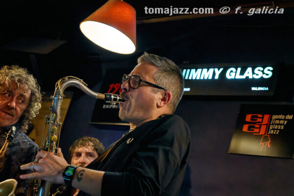 Vania Cuenca Jazz Group (Jimmy Glass Jazz Bar, Valencia. 2026-05-15) Por Fabio Galicia [INSTANTZZ AKA Galería fotográfica AKA Fotoblog de jazz, impro… y algo más] - Tomajazz - Vania Cuenca Jazz Group actuó en Jimmy Glass Jazz Bar de Valencia, el 15 de mayo de 2025. Fabio Galicia lo retrata en INSTANTZZ. Vania Cuenca Jazz Group son Ramón Cardo, Julián Román Martínez, Marian Escribano, Paco Melero, Juan Gaspar, Vania Cuenca, Chemi Sarrión 