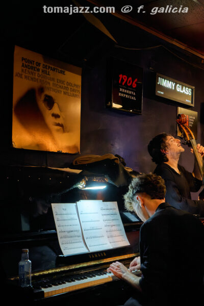 Vania Cuenca Jazz Group (Jimmy Glass Jazz Bar, Valencia. 2026-05-15) Por Fabio Galicia [INSTANTZZ AKA Galería fotográfica AKA Fotoblog de jazz, impro… y algo más] - Tomajazz - Vania Cuenca Jazz Group actuó en Jimmy Glass Jazz Bar de Valencia, el 15 de mayo de 2025. Fabio Galicia lo retrata en INSTANTZZ. Vania Cuenca Jazz Group son Ramón Cardo, Julián Román Martínez, Marian Escribano, Paco Melero, Juan Gaspar, Vania Cuenca, Chemi Sarrión 
