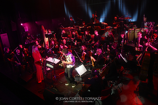 Orquestra Sònica “Organismes vius i sonors” (Paral•lel 62, 2026-04-09 / Barcelona) Por Joan Cortès [INSTANTZZ AKA Galería fotográfica AKA Fotoblog de jazz, impro… y algo más] - Tomajazz - Orquestra Sònica “Organismes vius i sonors” actuó en Paral•lel 62 de Barcelona, el 9 de abril de 2026. Joan Cortès lo retrata en INSTANTZZ