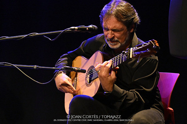 Agustín Carbonell “El Bola” (El Dorado sfb / Centre Cívic Parc Sandaru, 2026-04-23 / Barcelona) Por Joan Cortès [Flamencuras AKA INSTANTZZ AKA Galería fotográfica AKA Fotoblog de jazz, impro… y algo más] - Tomajazz - Agustín Carbonell “El Bola” actuó en El Dorado sfb de Barcelona, el 23 de abril de 2026. Joan Cortès lo retrata en las Flamencuras de INSTANTZZ. Con Agustín Carbonell, Manel Fortià, Marc MIralta