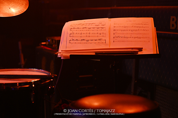 Álvaro Torres Trio “Mairena” (Jamboree-01, 2026-05-12 / Barcelona) Por Joan Cortès [INSTANTZZ AKA Galería fotográfica AKA Fotoblog de jazz, impro… y algo más] - Tomajazz - Álvaro Torres Trio “Mairena” actuó en Jamboree, Barcelona, el 12 de mayo de 2026. Joan Cortès lo retrata en INSTANTZZ. Actuaron Álvaro Torres, Masa Kamaguchi, Francisco Mela 