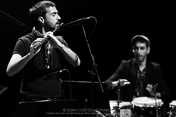 Marató de Jazz: Pol Omedes / Magalí Datzira / Pau Casares (L’Auditori S2•OM, 2026-05-10 / Barcelona) [2] Por Joan Cortès [INSTANTZZ AKA Galería fotográfica AKA Fotoblog de jazz, impro… y algo más] - Tomajazz - Marató de Jazz tuvo lugar en L'Auditori de Barcelona el 10 de mayo de 2026. En el segundo INSTANTZZ, Joan Cortès retrata a Pol Omedes, Magalí Datzira, Pau Casares