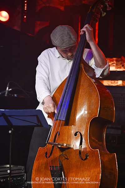 Álvaro Torres Trio “Mairena” (Jamboree-01, 2026-05-12 / Barcelona) Por Joan Cortès [INSTANTZZ AKA Galería fotográfica AKA Fotoblog de jazz, impro… y algo más] - Tomajazz - Álvaro Torres Trio “Mairena” actuó en Jamboree, Barcelona, el 12 de mayo de 2026. Joan Cortès lo retrata en INSTANTZZ. Actuaron Álvaro Torres, Masa Kamaguchi, Francisco Mela 