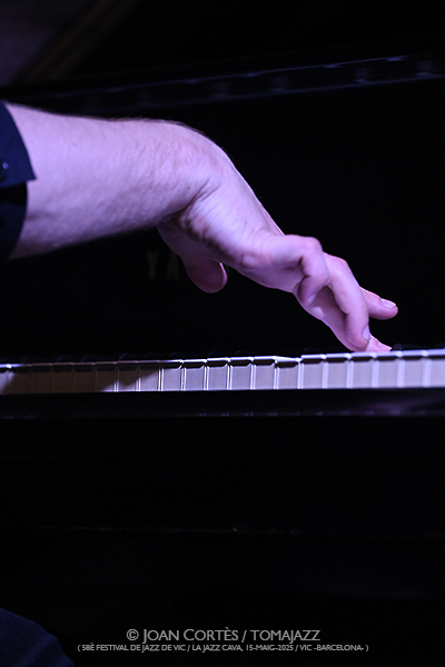 Signe Emmeluth’s Amoeba (28è Festival Jazz Vic / Jazz Cava, 2026-05-15 / Vic -Barcelona-) [2] Por Joan Cortès [INSTANTZZ AKA Galería fotográfica AKA Fotoblog de jazz, impro… y algo más] - Tomajazz - Signe Emmeluth’s Amoeba actuó en el 28è Festival Jazz Vic 2026, el 15 de mayo de 2026. Joan Cortès lo retrata en INSTANTZZ. Actuaron Signe Emmeluth, Karl Bjorå, Christian Balvig, Ole Mofjell 