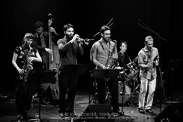 Marató de Jazz: Pol Omedes / Magalí Datzira / Pau Casares (L’Auditori S2•OM, 2026-05-10 / Barcelona) [2] Por Joan Cortès [INSTANTZZ AKA Galería fotográfica AKA Fotoblog de jazz, impro… y algo más] - Tomajazz - Marató de Jazz tuvo lugar en L'Auditori de Barcelona el 10 de mayo de 2026. En el segundo INSTANTZZ, Joan Cortès retrata a Pol Omedes, Magalí Datzira, Pau Casares