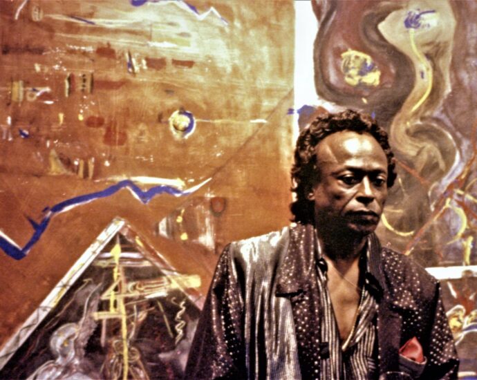 ¡Ah, sí, el centenario de Miles! Una perspectiva patafísica. Por Chema García [Escrito de jazz AKA El Rincón de Chema] [Junio de 2026] - Tomajazz - ¡Ah, sí, el centenario de Miles! Una perspectiva patafísica, es la nueva aportación de Chema García en El Rincón de Chema, en el centenario del nacimiento del trompetista