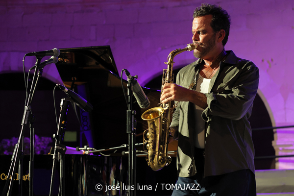 Florencio Cruz Electric Ensemble (Castell de Bellver, Palma. 2026-06-26)  Por Miquel Àngel Seguí y José Luis Luna Rocafort [Concierto de jazz] - Tomajazz - Florencio Cruz Electric Ensemble actuó en el Castell de Bellver de Palma el 26 de junio de 2026. Miquel Àngel Seguí y José Luis Luna Rocafort relatan el concierto