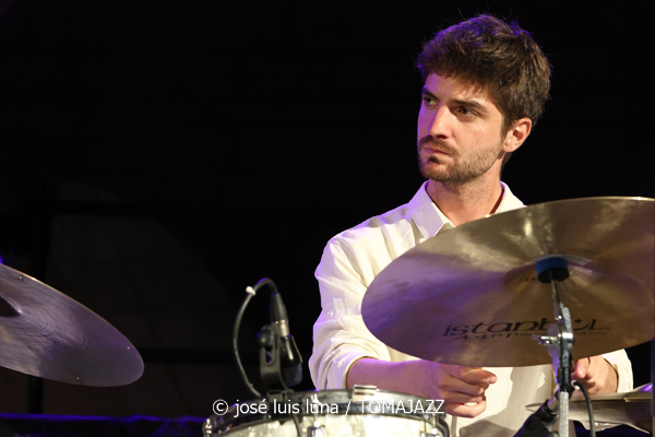 Florencio Cruz Electric Ensemble (Castell de Bellver, Palma. 2026-06-26)  Por Miquel Àngel Seguí y José Luis Luna Rocafort [Concierto de jazz] - Tomajazz - Florencio Cruz Electric Ensemble actuó en el Castell de Bellver de Palma el 26 de junio de 2026. Miquel Àngel Seguí y José Luis Luna Rocafort relatan el concierto