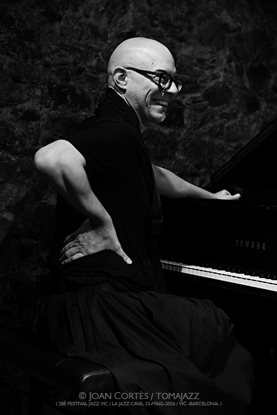 Nik Bärtsch & Kaspar Rast (28è Festival Jazz Vic / Jazz Cava, 2026-05-22 / Vic -Barcelona-) [5] Por Joan Cortès [INSTANTZZ AKA Galería fotográfica AKA Fotoblog de jazz, impro… y algo más] - Tomajazz - Nik Bärtsch & Kaspar Rast c(28è Festival Jazz Vic / Jazz Cava, 2026-05-22 / Vic -Barcelona-) [5] Por Joan Cortès [INSTANTZZ