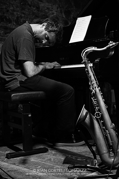 Seven Cycle “Live at Jazz Cava” (28è Festival Jazz Vic / Jazz Cava, 2026-05-21 / Vic -Barcelona-) [4] Por Joan Cortès [INSTANTZZ AKA Galería fotográfica AKA Fotoblog de jazz, impro… y algo más] - Tomajazz - Seven Cycle grabó su “Live at Jazz Cava” en el 28è Festival Jazz Vic el 21 de mayo de 2026. Joan Cortès lo retrata en INSTANTZZ. Seven Cycle son