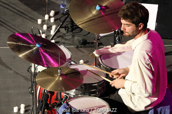 Florencio Cruz Electric Ensemble (Castell de Bellver, Palma. 2026-06-26)  Por Miquel Àngel Seguí y José Luis Luna Rocafort [Concierto de jazz] - Tomajazz - Florencio Cruz Electric Ensemble actuó en el Castell de Bellver de Palma el 26 de junio de 2026. Miquel Àngel Seguí y José Luis Luna Rocafort relatan el concierto