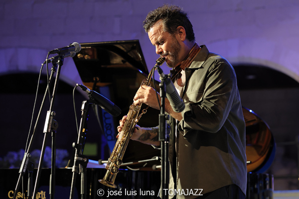 Florencio Cruz Electric Ensemble (Castell de Bellver, Palma. 2026-06-26)  Por Miquel Àngel Seguí y José Luis Luna Rocafort [Concierto de jazz] - Tomajazz - Florencio Cruz Electric Ensemble actuó en el Castell de Bellver de Palma el 26 de junio de 2026. Miquel Àngel Seguí y José Luis Luna Rocafort relatan el concierto