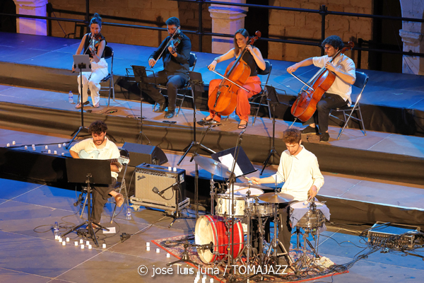 Florencio Cruz Electric Ensemble (Castell de Bellver, Palma. 2026-06-26)  Por Miquel Àngel Seguí y José Luis Luna Rocafort [Concierto de jazz] - Tomajazz - Florencio Cruz Electric Ensemble actuó en el Castell de Bellver de Palma el 26 de junio de 2026. Miquel Àngel Seguí y José Luis Luna Rocafort relatan el concierto