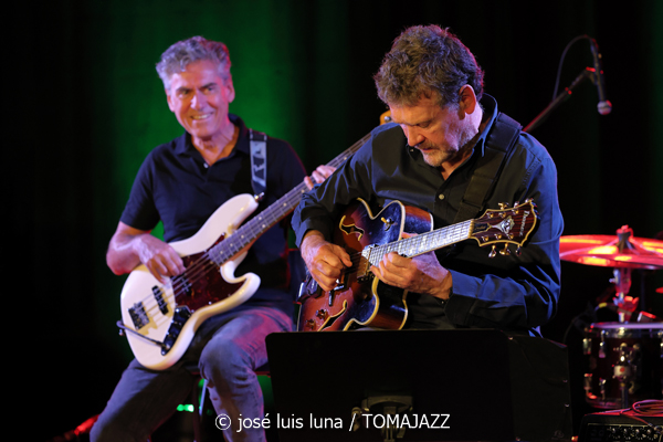 Leïla Duclos Quintet (Caixaforum Palma. 2026-07-02) Por Miquel Àngel Seguí y José Luis Luna Rocafort [Concierto de jazz] - Tomajazz - Leïla Duclos Quintet actuó en Caixaforum Palma el 2 de julio de 2026. Miquel Àngel Seguí y José Luis Luna Rocafort lo relatan y retratan. Actuaron Leïla Duclos, Giovanni Mirabassi, Jean-Philippe Bordier, Gilles Cocquard, Jean-Marc Robin 