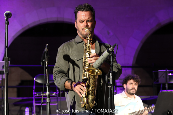 Florencio Cruz Electric Ensemble (Castell de Bellver, Palma. 2026-06-26)  Por Miquel Àngel Seguí y José Luis Luna Rocafort [Concierto de jazz] - Tomajazz - Florencio Cruz Electric Ensemble actuó en el Castell de Bellver de Palma el 26 de junio de 2026. Miquel Àngel Seguí y José Luis Luna Rocafort relatan el concierto