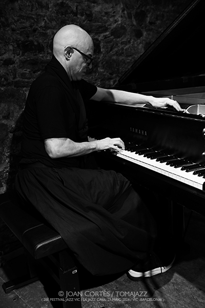 Nik Bärtsch & Kaspar Rast (28è Festival Jazz Vic / Jazz Cava, 2026-05-22 / Vic -Barcelona-) [5] Por Joan Cortès [INSTANTZZ AKA Galería fotográfica AKA Fotoblog de jazz, impro… y algo más] - Tomajazz - Nik Bärtsch & Kaspar Rast c(28è Festival Jazz Vic / Jazz Cava, 2026-05-22 / Vic -Barcelona-) [5] Por Joan Cortès [INSTANTZZ