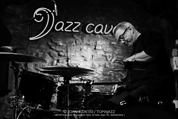 Nik Bärtsch & Kaspar Rast (28è Festival Jazz Vic / Jazz Cava, 2026-05-22 / Vic -Barcelona-) [5] Por Joan Cortès [INSTANTZZ AKA Galería fotográfica AKA Fotoblog de jazz, impro… y algo más] - Tomajazz - Nik Bärtsch & Kaspar Rast c(28è Festival Jazz Vic / Jazz Cava, 2026-05-22 / Vic -Barcelona-) [5] Por Joan Cortès [INSTANTZZ