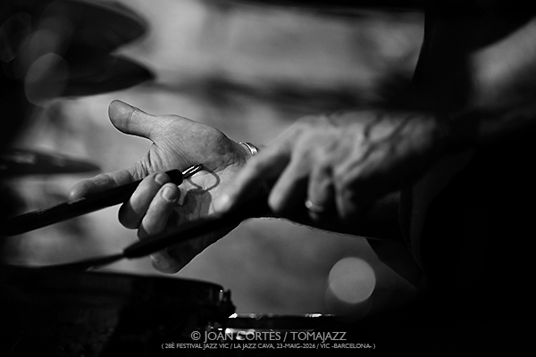 Nik Bärtsch & Kaspar Rast (28è Festival Jazz Vic / Jazz Cava, 2026-05-22 / Vic -Barcelona-) [5] Por Joan Cortès [INSTANTZZ AKA Galería fotográfica AKA Fotoblog de jazz, impro… y algo más] - Tomajazz - Nik Bärtsch & Kaspar Rast c(28è Festival Jazz Vic / Jazz Cava, 2026-05-22 / Vic -Barcelona-) [5] Por Joan Cortès [INSTANTZZ