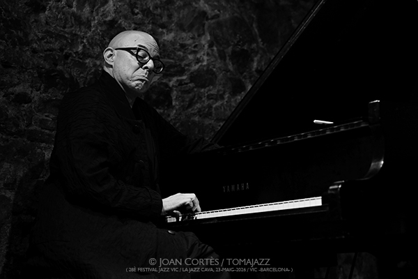 Nik Bärtsch & Kaspar Rast (28è Festival Jazz Vic / Jazz Cava, 2026-05-22 / Vic -Barcelona-) [5] Por Joan Cortès [INSTANTZZ AKA Galería fotográfica AKA Fotoblog de jazz, impro… y algo más] - Tomajazz - Nik Bärtsch & Kaspar Rast c(28è Festival Jazz Vic / Jazz Cava, 2026-05-22 / Vic -Barcelona-) [5] Por Joan Cortès [INSTANTZZ