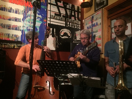 Manolo Cuervo. La conversación que permanece. Por Antonio Torres [Artículo de Jazz] - Tomajazz - Manolo Cuervo. La conversación que permanece. Antonio Torres recuerda al artista, muy relacionado con el jazz, fallecido el 2 de julio de 2026