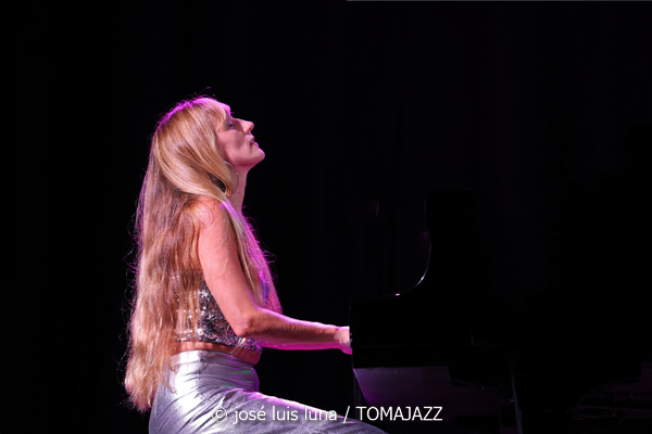 Lucía Rey Quartet  (32 Mallorca Jazz Sa Pobla 2026. Sa Pobla, Mallorca. 2026-08-18) Por Miquel Àngel Seguí y José Luis Luna Rocafort [Concierto de jazz] - Tomajazz - Lucía Rey Quartet actuó en el 32 Mallorca Jazz Sa Pobla 2026, el 18 de agosto de 2026. Miquel Àngel Seguí y José Luis Luna Rocafort relatan el concierto. Actuaron Lucía Rey, Ander García, Michael Olivera, Juan Carlos Aracil