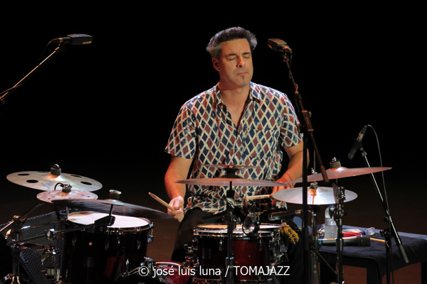 Javi Ruibal Cuarteto (XXII JazzEñe 2026. Teatro Victoria Eugenia, Donostia - San Sebastián. 2026-07-22) Por José Luis Luna Rocafort [INSTANTZZ AKA Galería fotográfica AKA Fotoblog de jazz, impro… y algo más] - Tomajazz - Javi Ruibal Cuarteto actuó en el XXII JazzEñe 2026. José Luis Luna Rocafort lo retrata en INSTANTZZ. Javi Ruibal Cuarteto son Javi Ruibal, Diego Villegas, Oscar Álvarez, Alejandro Marcos
