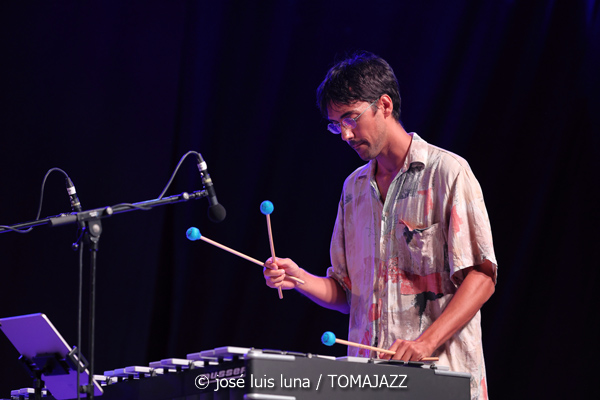 Blau Salvatge (32 Mallorca Jazz Sa Pobla 2026. Sa Pobla, Mallorca. 2026-08-10) Por Miquel Àngel Seguí y José Luis Luna Rocafort [Concierto de jazz] - Tomajazz - Blau Salvatge actuó en el 32 Mallorca Jazz Sa Pobla 2026, en Mallorca, el 10 de agosto de 2026. Miquel Àngel Seguí y José Luis Luna Rocafort relatan el concierto. Actuaron Joan Pérez-Villegas, Zoë Gordon, Nancy Meier, Paula Haeni, Felix Grandjean, Pere Molines, Joan Garcias, Lluís Pérez-Villegas, Leyre Estruch