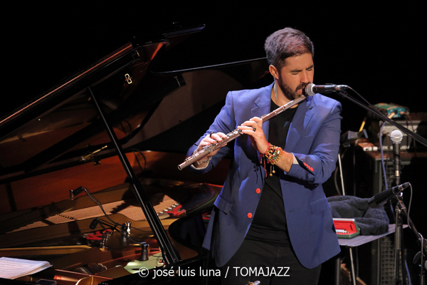Javi Ruibal Cuarteto (XXII JazzEñe 2026. Teatro Victoria Eugenia, Donostia - San Sebastián. 2026-07-22) Por José Luis Luna Rocafort [INSTANTZZ AKA Galería fotográfica AKA Fotoblog de jazz, impro… y algo más] - Tomajazz - Javi Ruibal Cuarteto actuó en el XXII JazzEñe 2026. José Luis Luna Rocafort lo retrata en INSTANTZZ. Javi Ruibal Cuarteto son Javi Ruibal, Diego Villegas, Oscar Álvarez, Alejandro Marcos