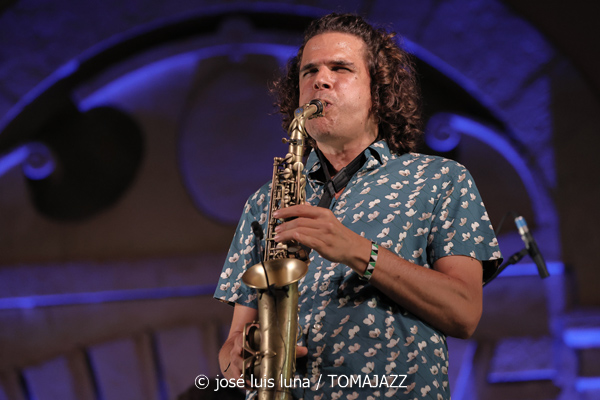 Erik Truffaz & Antonio Lizana. New Sketches of Spain (32 Mallorca Jazz Sa Pobla 2026. Sa Pobla, Mallorca. 2026-07-28) Por Miquel Àngel Seguí y José Luis Luna Rocafort [Concierto de jazz] - Tomajazz - Erik Truffaz & Antonio Lizana con su proyecto New Sketches of Spain actuaron en la inauguración del 32 Mallorca Jazz Sa Pobla 2026. Miquel Àngel Seguí y José Luis Luna Rocafort dan cuenta de la cita. Intervinieron Erik Truffaz, Antonio Lizana, Renaud Gabriel Pion, Sara Sánchez, Pau Figueres, Arin Keshishi, Manuel de la Torre, Vincent Thomas 