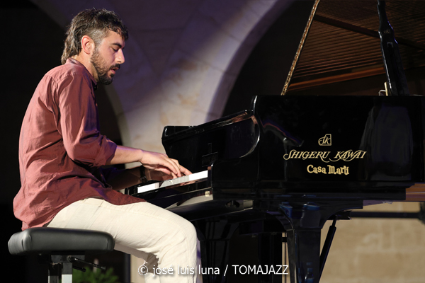 Pep Garau Septet (Jazz Palma Festival 2026. Castell de Bellver, Palma de Mallorca. 2026-08-13) Por Miquel Àngel Seguí y José Luis Luna Rocafort [Concierto de jazz] - Tomajazz - Pep Garau Septet actuó en el Jazz Palma Festival 2026. Miquel Àngel Seguí y José Luis Luna Rocafort repasan el concierto. Actuaron Pep Garau, Enrique Oliver, Jaume Riera, Marko Lohikari, Benji Habichuela, Josep Lluís Garcia, Marius Koopmann
