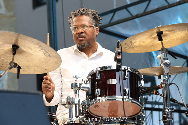 David Murray Quartet (61 Jazzaldia 2026. Donosti. 2026-07-23) Por José Luis Luna Rocafort [INSTANTZZ AKA Galería fotográfica AKA Fotoblog de jazz, impro… y algo más] - Tomajazz - David Murray Quartet actuó en el 61 Jazzaldia 2026, el 23 de julio de 2026. José Luis Luna Rocafort lo retrata en INSTANTZZ. Actuaron David Murray, Marta Sánchez, Luke Steward, Russell Carter, Francesca Cinelli