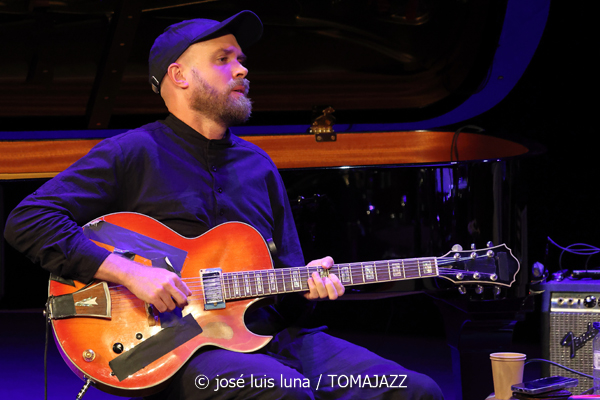 Carmen Lundy (61 Jazzaldia 2026. Teatro Victoria Eugenia. Donosti. 2026-07-22) Por José Luis Luna Rocafort [INSTANTZZ AKA Galería fotográfica AKA Fotoblog de jazz, impro… y algo más] - Tomajazz - Carmen Lundy actuó en el 61 Jazzaldia 2026. José Luis Luna Rocafort lo retrata en INSTANTZZ. Actuaron Carmen Lundy, Andrew Renfroe, Julius Rodríguez, Darryll Hall, Terreon Gulley