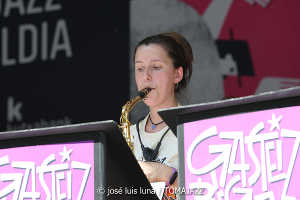 Gasteiz Big Band (49 Festival de Jazz de Vitoria-Gasteiz 2026. 2026-07-11) Por José Luis Luna Rocafort [INSTANTZZ AKA Galería fotográfica AKA Fotoblog de jazz, impro… y algo más] - Tomajazz - Gasteiz Big Band actuó en el 49 Festival de Jazz de Vitoria-Gasteiz 2026. José Luis Luna Rocafort lo retrata en INSTANTZZ