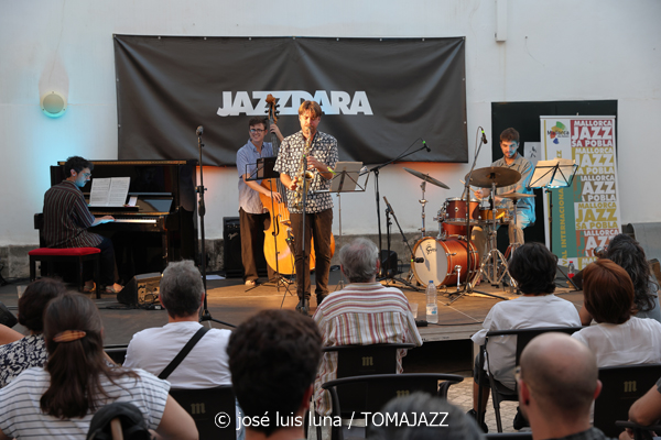 Fran Ramos Quartet (32 Mallorca Jazz Sa Pobla 2026. Sa Pobla, Mallorca. 2026-07-30) Por José Luis Luna Rocafort [INSTANTZZ AKA Galería fotográfica AKA Fotoblog de jazz, impro… y algo más] - Tomajazz - Fran Ramos Quartet actuó en el 32 Mallorca Jazz Sa Pobla 2026 en Mallorca, el 30 de julio de 202. Sa Pobla, Mallorca. 2026-07-30) Por José Luis Luna Rocafort [INSTANTZZ AKA Galería fotográfica AKA Fotoblog de jazz, impro… y algo más]