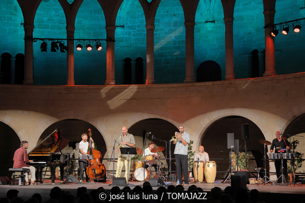 Pep Garau Septet (Jazz Palma Festival 2026. Castell de Bellver, Palma de Mallorca. 2026-08-13) Por Miquel Àngel Seguí y José Luis Luna Rocafort [Concierto de jazz] - Tomajazz - Pep Garau Septet actuó en el Jazz Palma Festival 2026. Miquel Àngel Seguí y José Luis Luna Rocafort repasan el concierto. Actuaron Pep Garau, Enrique Oliver, Jaume Riera, Marko Lohikari, Benji Habichuela, Josep Lluís Garcia, Marius Koopmann
