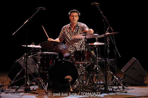 Javi Ruibal Cuarteto (XXII JazzEñe 2026. Teatro Victoria Eugenia, Donostia - San Sebastián. 2026-07-22) Por José Luis Luna Rocafort [INSTANTZZ AKA Galería fotográfica AKA Fotoblog de jazz, impro… y algo más] - Tomajazz - Javi Ruibal Cuarteto actuó en el XXII JazzEñe 2026. José Luis Luna Rocafort lo retrata en INSTANTZZ. Javi Ruibal Cuarteto son Javi Ruibal, Diego Villegas, Oscar Álvarez, Alejandro Marcos